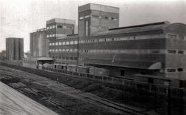 ITEM 0057 - 1937 - Enero - Construcción del edificio Molino Fénix.