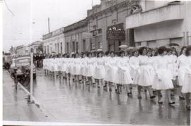 ITEM 0155 - 1962 – Desfile por festejos Bodas de Plata de Colegio Nacional.