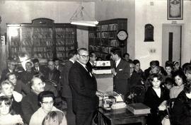 ITEM 0158 - 1965 - Biblioteca Ameghino. Charla del fotógrafo Ernesto Carranza.