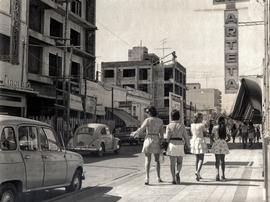 ITEM 00161 - 1971 – Vista de calle Belgrano entre Chacabuco y Maipú.