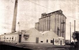 ITEM 0106 - 1935 - Vista panorámica del viejo edificio de Molino Fénix