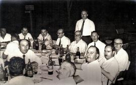 ITEM 0077 - 1968 - 23 de noviembre - Trabajadores del Molino Fénix en un festejo.